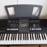 Klávesy Yamaha PSR E423 + Kufr uzamykatelný, pevný