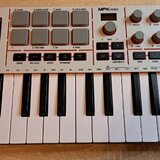Akai MPK Mini 4