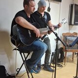 Kytarista hledá kytaristu