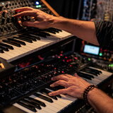 ::::::::: SYNTH / :::::::: KLÁVESY::::::