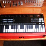 prodám analogový syntezátor UNO Synth Pro