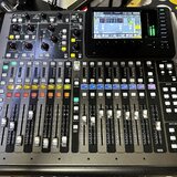 Behringer X32 + stage boxy