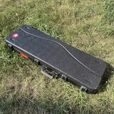 Predám basgitarový kufor značky Fender
