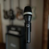 AKG D5 + kabel 9m, stojan, držáky na trástka a pití