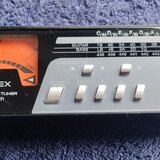 Chromatická ladička Boss TU-12EX
