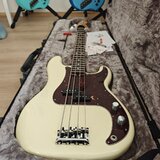 USA Fender American Professional Precision Bass IV, 3.9Kg!
