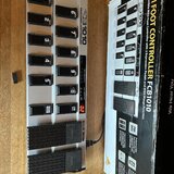 MIDI kontroller Bohringer FCB1010 + Uno upgrade