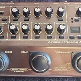 Multi-efekt a pre-amp pro akustickou/elektro-ak.kytaru 
