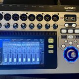QSC Touchmix-8 digitální mixpult