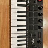 Akai mini play