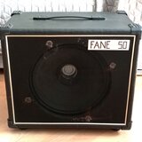 Mini box 1 x 12" Celestion 100 wat/8 ohm.