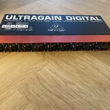 Behringer Ultragain Digital ADA8200 8-vstupový preamp