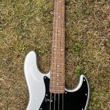 Squier Affinity Jazz Bass, Slick Silver