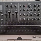 syntezátor Roland SH 4D