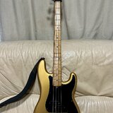 Fender Precision Bass 1975 (Aztec Gold refinish)