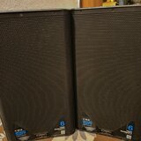 Pár aktivních reproboxů QSC K12.2 (2000W) + přepravní obaly