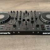 4kanálový DJ kontroler Numark NS4FX 