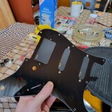 Pickguard na Stratocastera + EMG, hardware 
