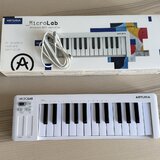 Arturia MicroLab Mk3, bílá