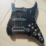 Plně osazený pickguard pro Stratocaster s rozpínatelnými HB