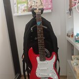 Fender Squier Mini Stratocaster + obal Herget + kabel Fender