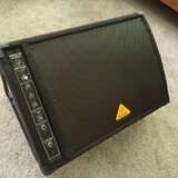 Behringer Eurolive F1320D – 300W aktivní odposlech