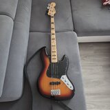 Prodám baskytaru Squier Jazz bass Fender.
