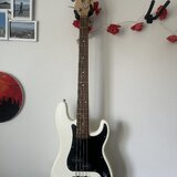 Squier Precision 