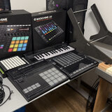Prodám kompletní Native Instruments Maschine setup