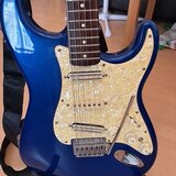 Modifikovany Stratocaster – satenovy krk (12" radius), rail