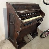 Staré harmonium za odvoz