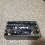 Electro-Harmonix Switchblade+ (A/B/Y přepínač / tuner out)