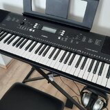 Yamaha PSR-EW300 keyboard s dynamikou