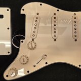 Full loaded PICKGUARD z Fender MIM 2018 - Alnico 5 Strat®
