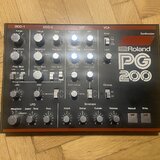 Roland PG-200 – Vintage Programmer ovladač (skvělý stav)
