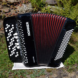 akordeon Hohner Nova III 96 black B-stepped