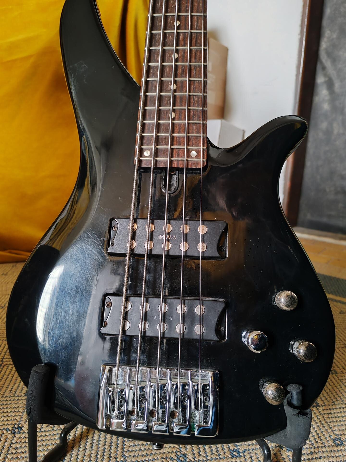 Prodám baskytaru Yamaha – prodám | HudebníBazar.cz