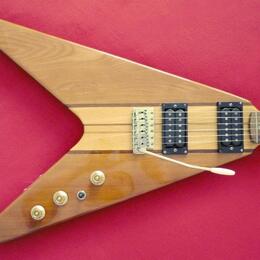 Elektrická kytara Hondo Flying V H-767