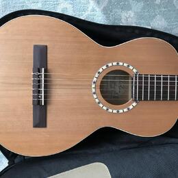 Prodám klasickou kytaru Art & Lutherie AMI (Made in Canada)