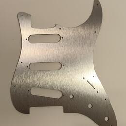 Pickguard pre STRATOCASTER brúsený hliník