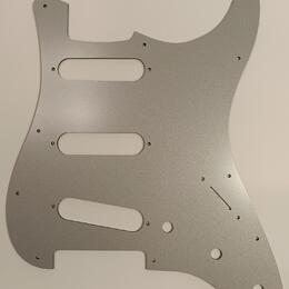 Pickguard pre STRATOCASTER sivý hliník