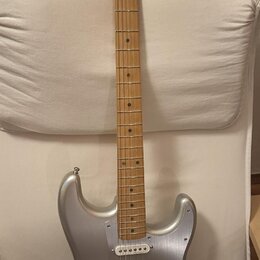 Fender H. E. R. Stratocaster Chrome Glow