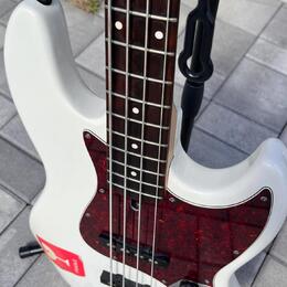Sire Marcus Miller V3-4 Antique White baskytara + pickguard