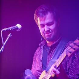 Lekce baskytary / Bass lessons (CZ/EN)