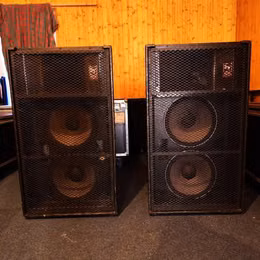 Prod&aacute;m 2 reproboxy (EV, JBL)