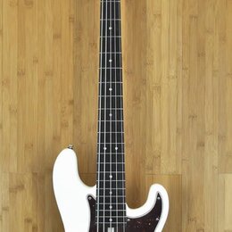 Alleva Coppolo 4/5 str typ Precision Bass alebo Jazz Bass