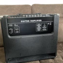 Prod&aacute;m tranzistorov&eacute; kombo SOUNDKING 60 W