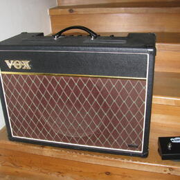Kytarové Kombo VOX AC15VR + Footswitch 