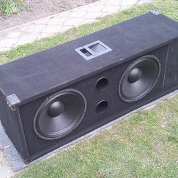 Basový box 2 x 15" repro, dohromady 4ohm 600W RMS 97dB