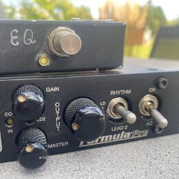 MESA BOOGIE FORMULA PRE PREAMP + midi přepínač 